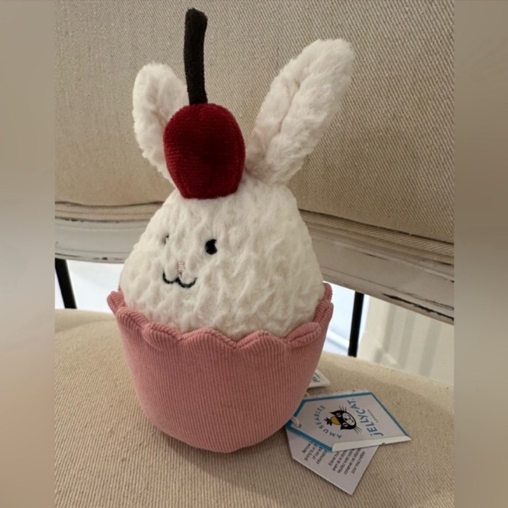 Jellycat Retired NWT Dainty Dessert Bunny Cupcake Authentic - Picture 3 of 6
